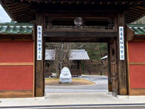千と千尋の神隠しに登場する石人